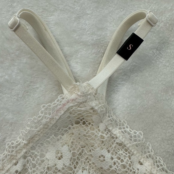 Victoria's Secret Cream Bra with Delicate Lace - Picture 6 of 10